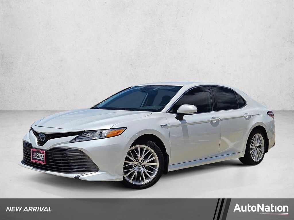 Used 2020 Toyota Camry Hybrid Hybrid XLE Sedan