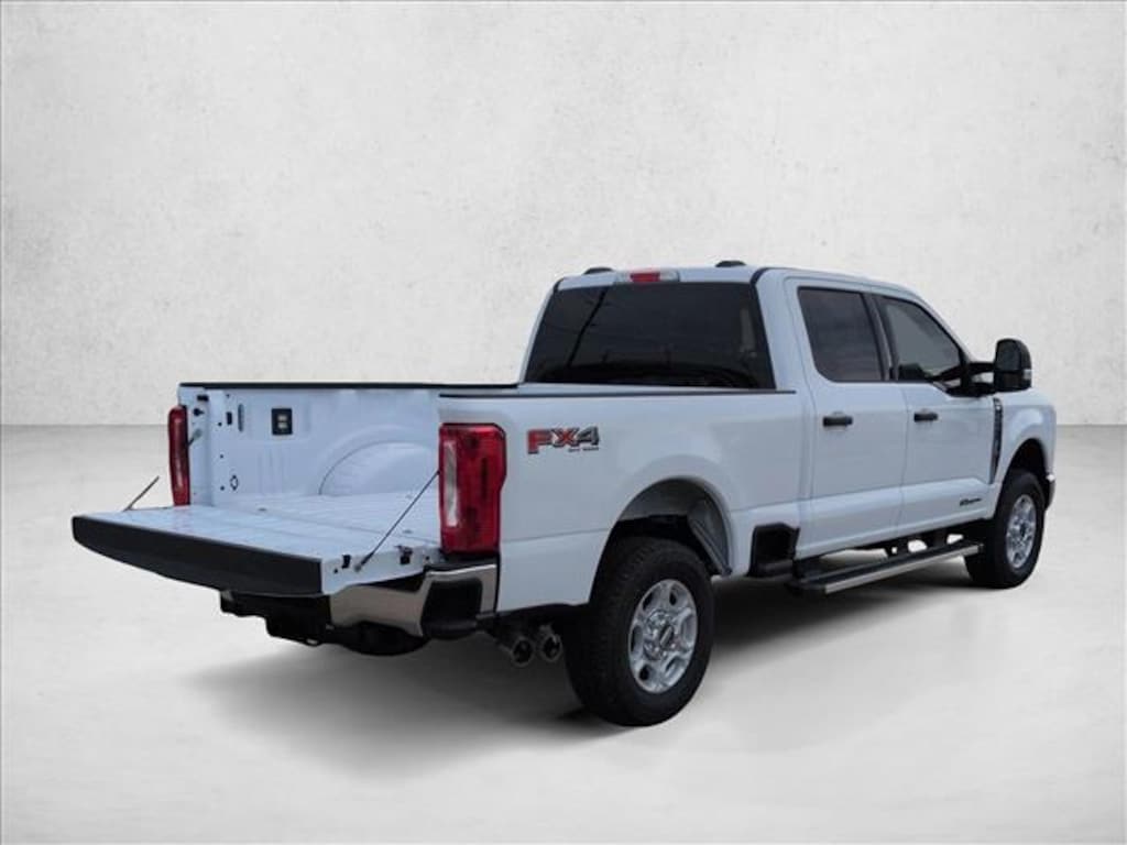New 2026 Ford F-250 XLT Truck Crew Cab