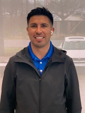 Staff member Oscar Loaiza Aviles from ID_8b6ce38b3397