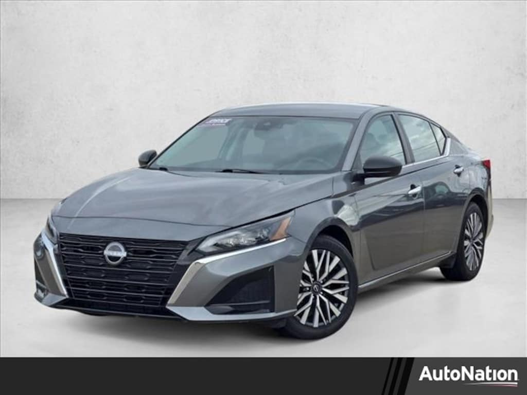 Used 2025 Nissan Altima SV Sedan