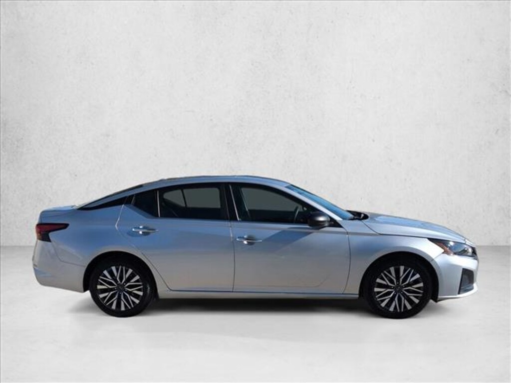 Used 2024 Nissan Altima 2.5 SV Sedan