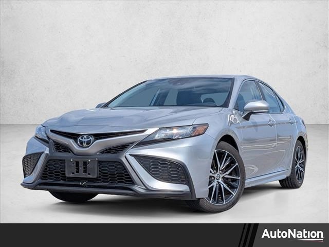 2021 Toyota Camry SE's photo