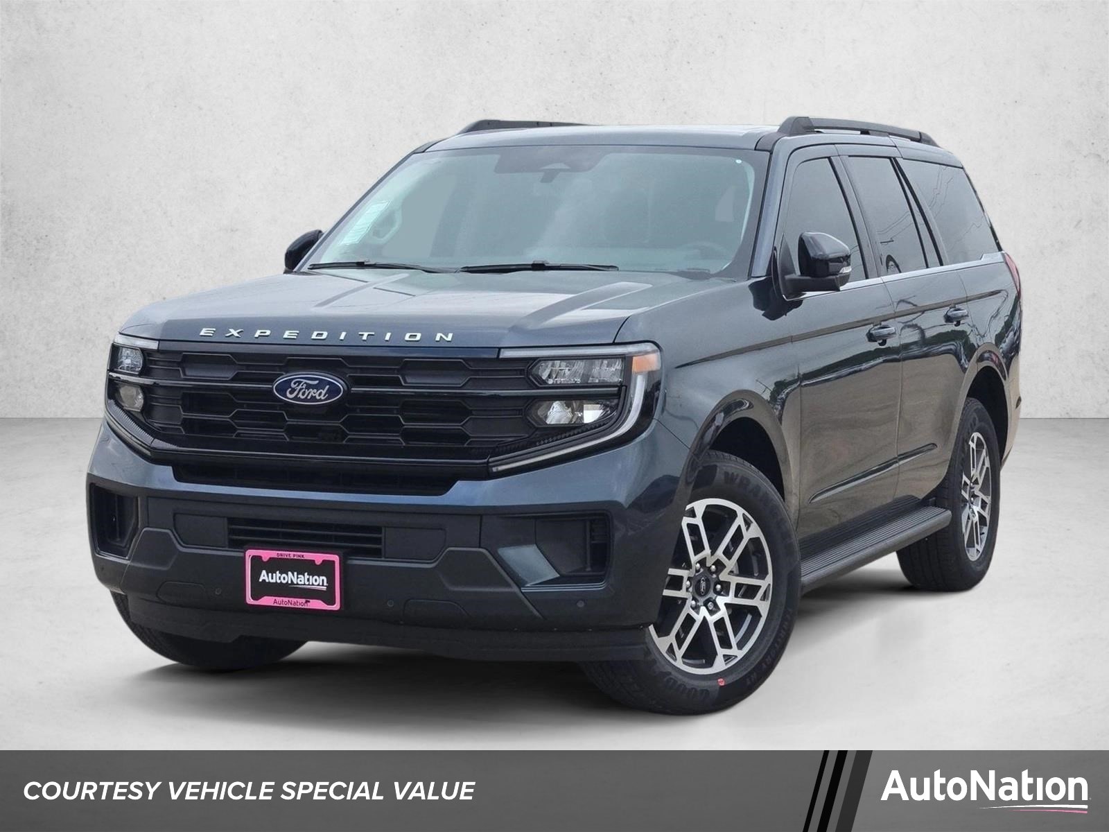 2026 Ford Expedition Active's photo