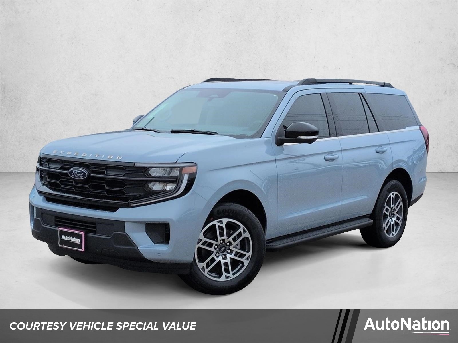 2026 Ford Expedition Active's photo