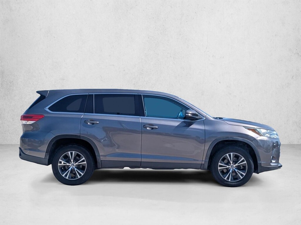 Used 2019 Toyota Highlander LE SUV