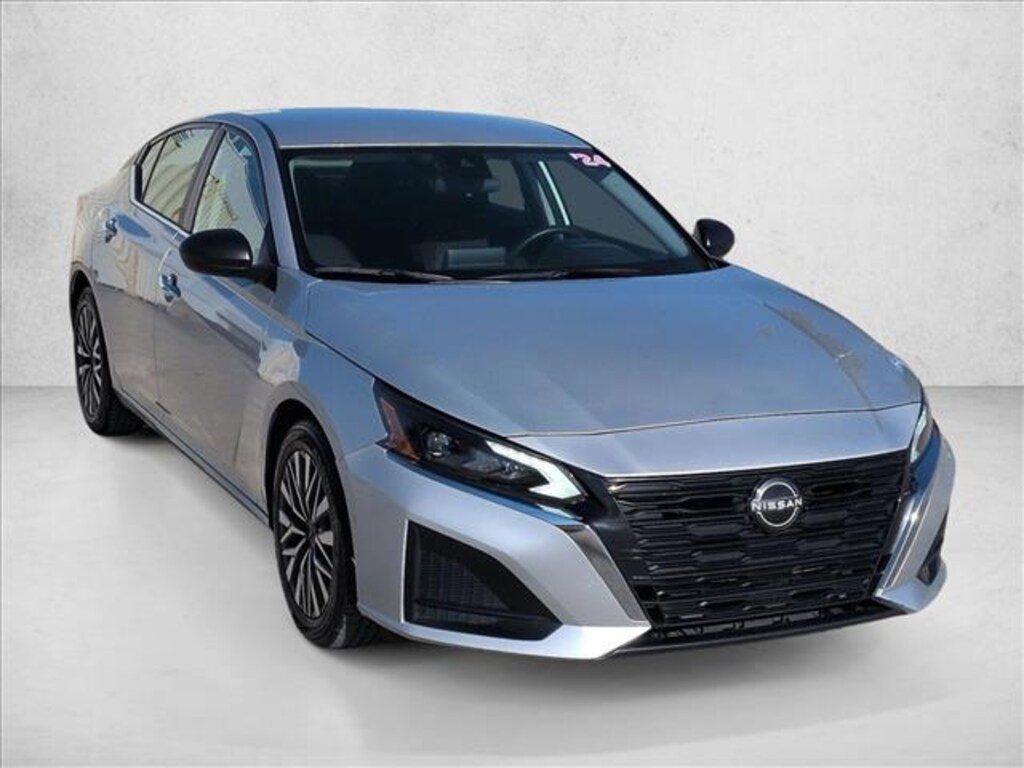 Used 2024 Nissan Altima 2.5 SV Sedan