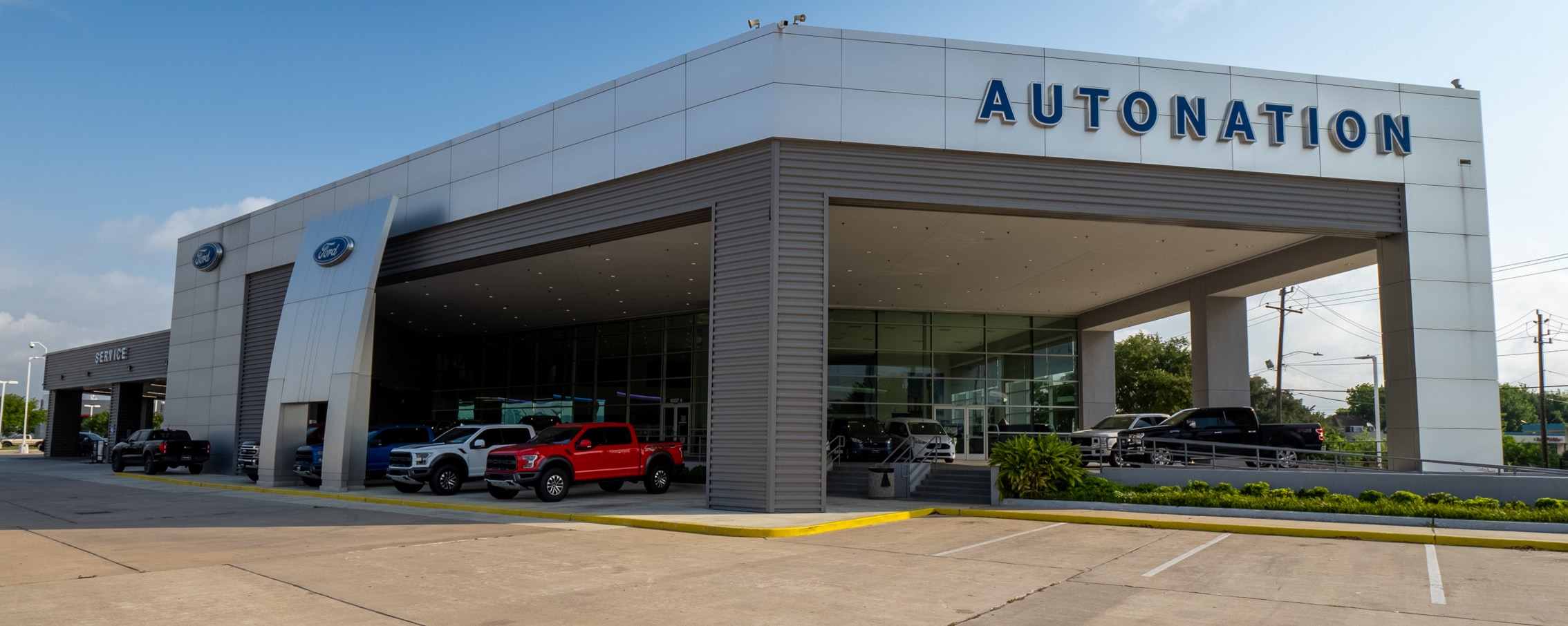 Exterior view of AutoNation Ford Gulf Freeway
