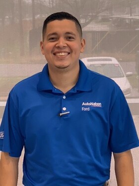 Staff member Giovan Acosta from ID_8b6ce38b3397