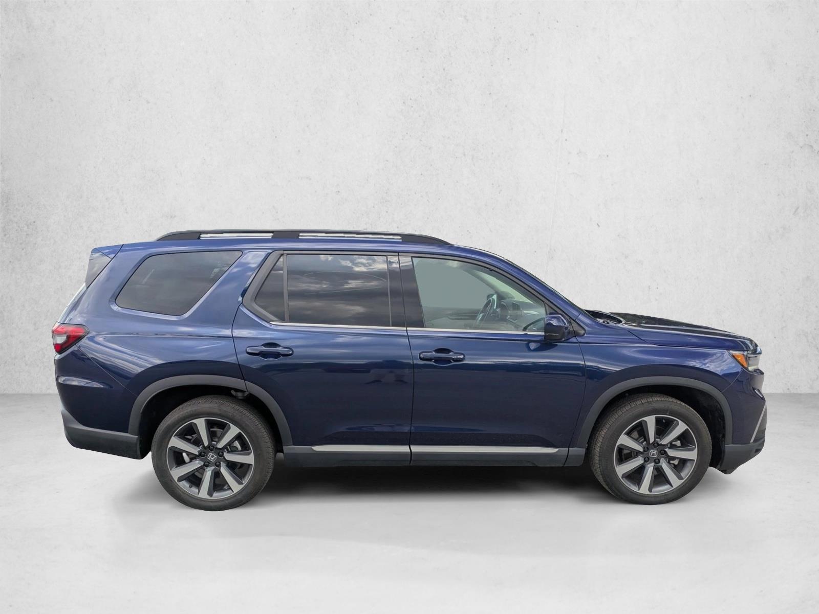 2024 Honda Pilot Touring photo 2