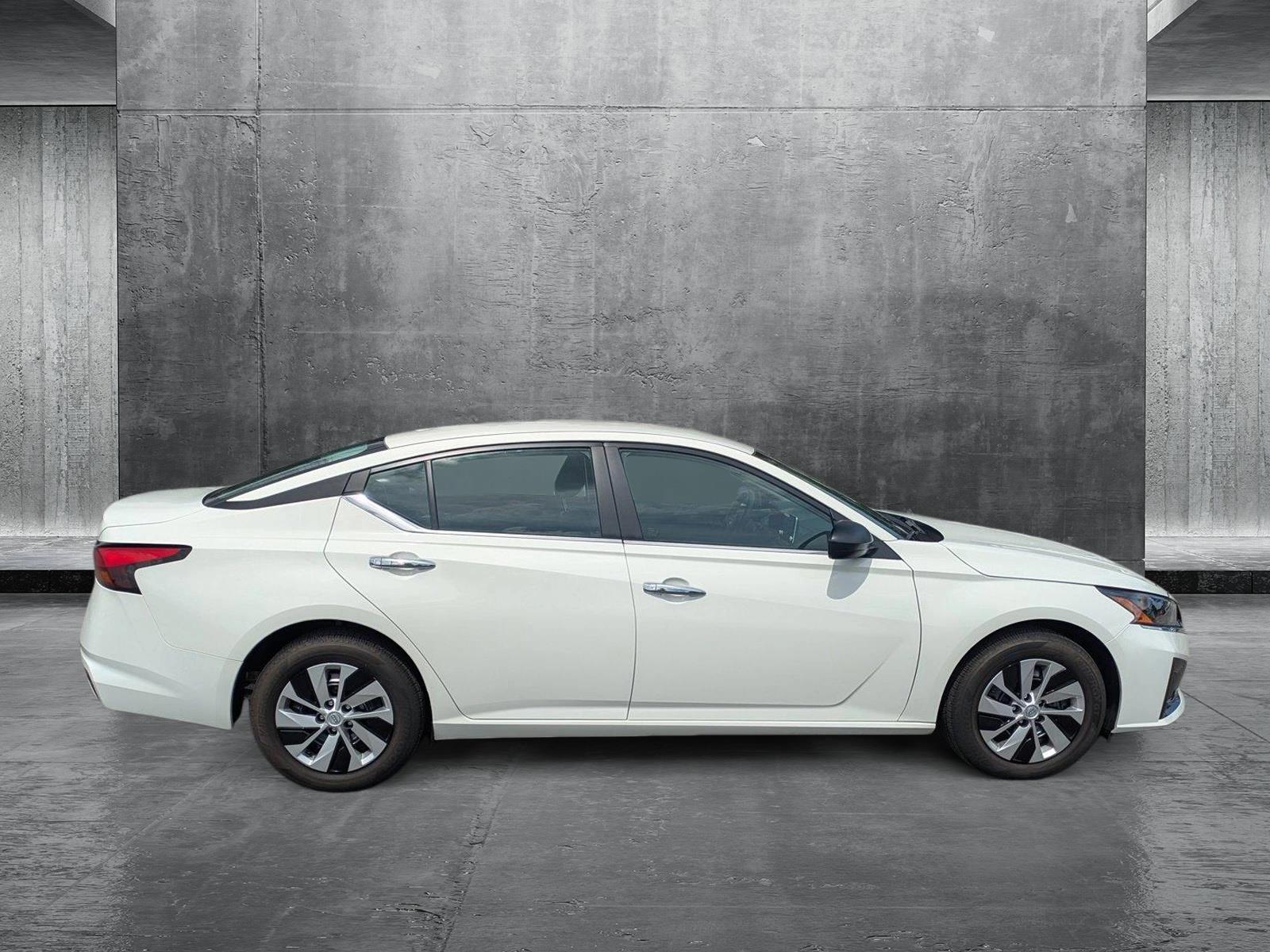 2025 Nissan Altima S photo 4