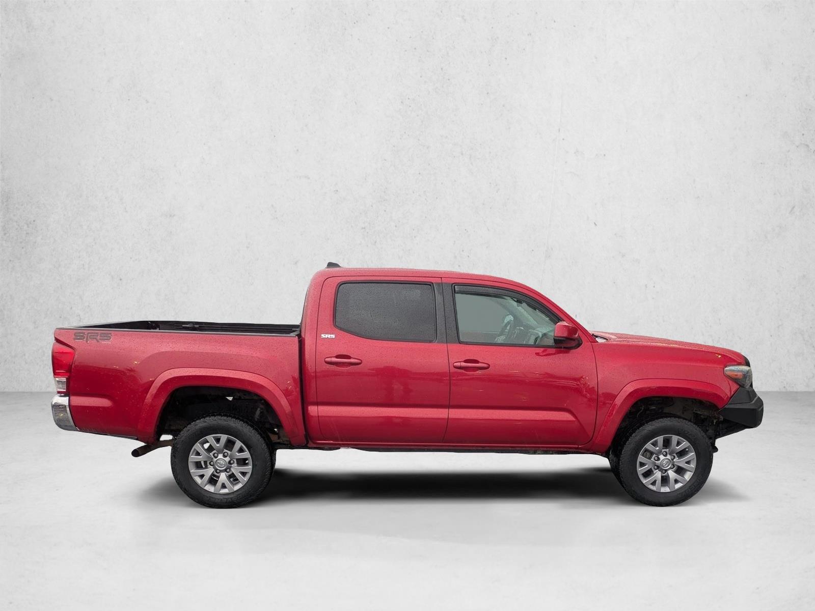 2017 Toyota Tacoma SR5 V6 photo 4