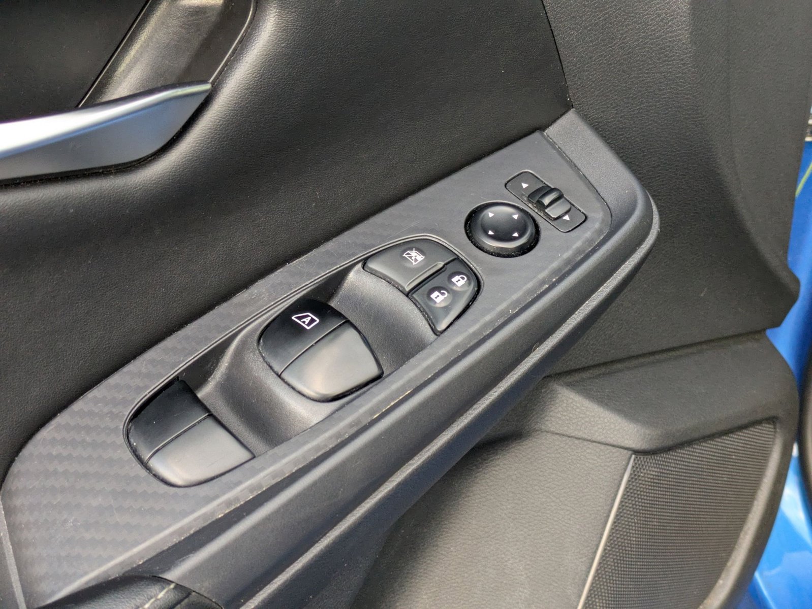 2023 Nissan Sentra SV photo 3