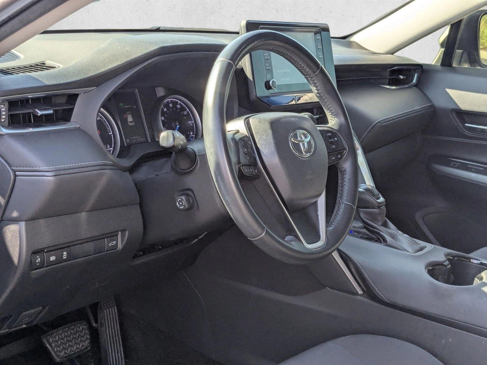 2021 Toyota Venza LE photo 2
