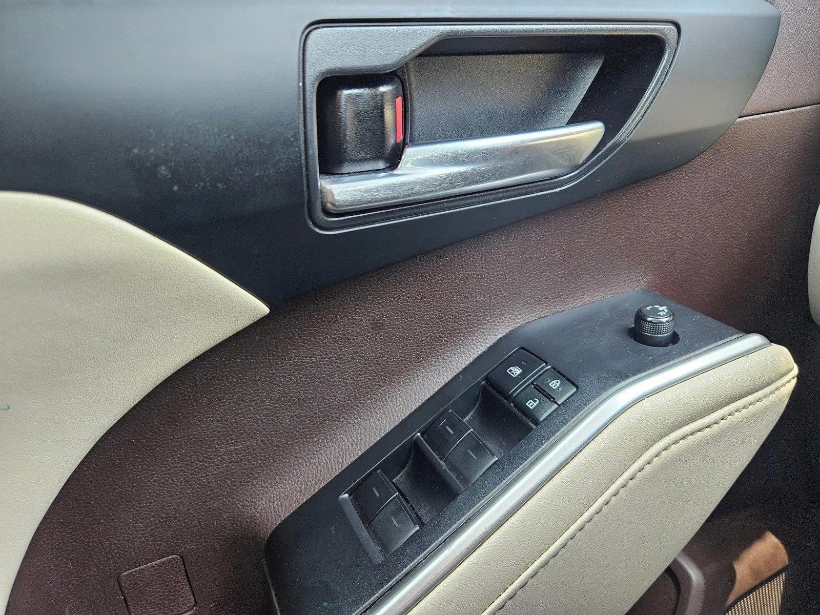 2022 Toyota Highlander XLE photo 4