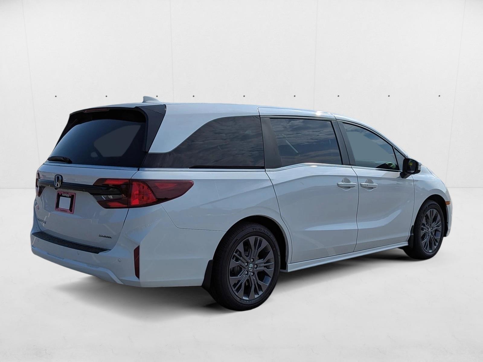 2026 Honda Odyssey Touring photo 4