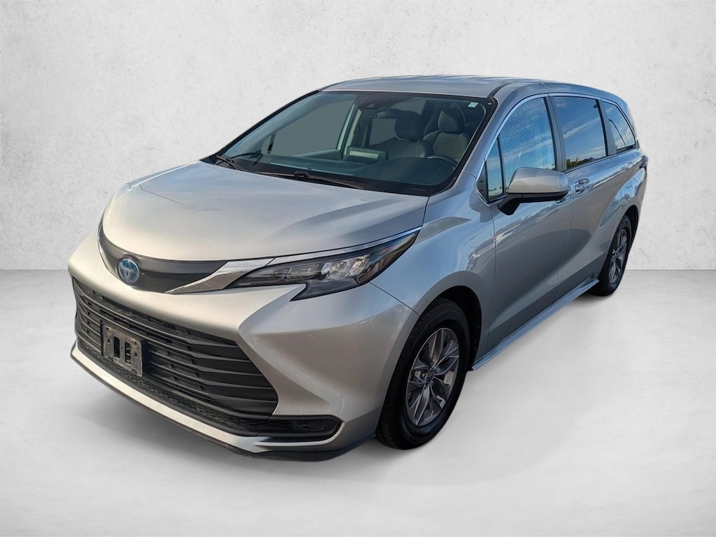 Used 2024 Toyota Sienna LE 8 Passenger Van Passenger Van