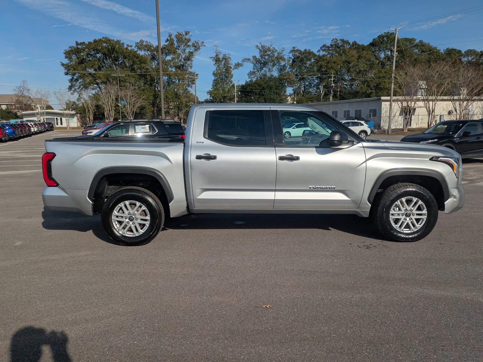 2022 Toyota Tundra SR5 CrewMax photo 2