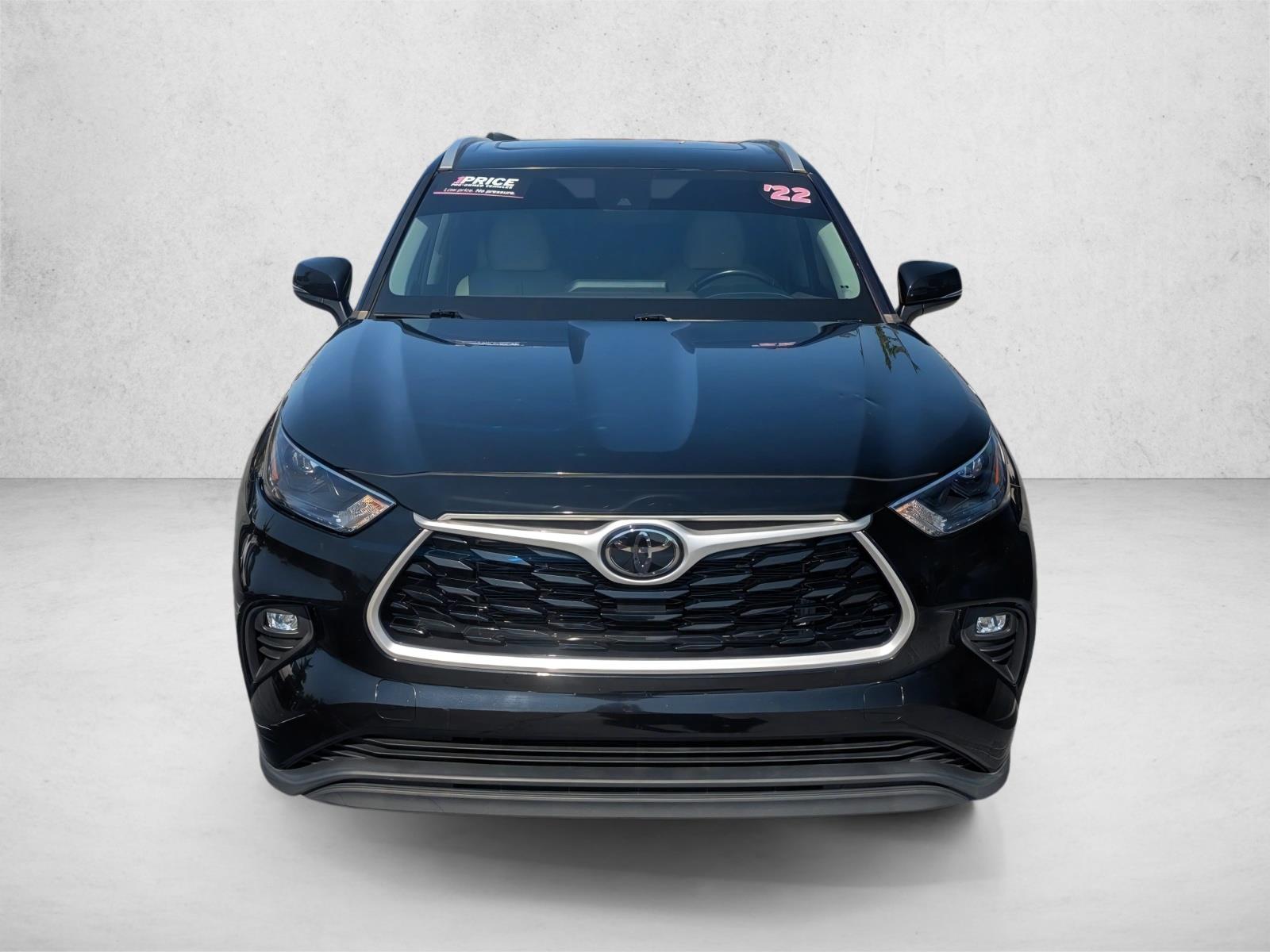 2022 Toyota Highlander XLE photo 3