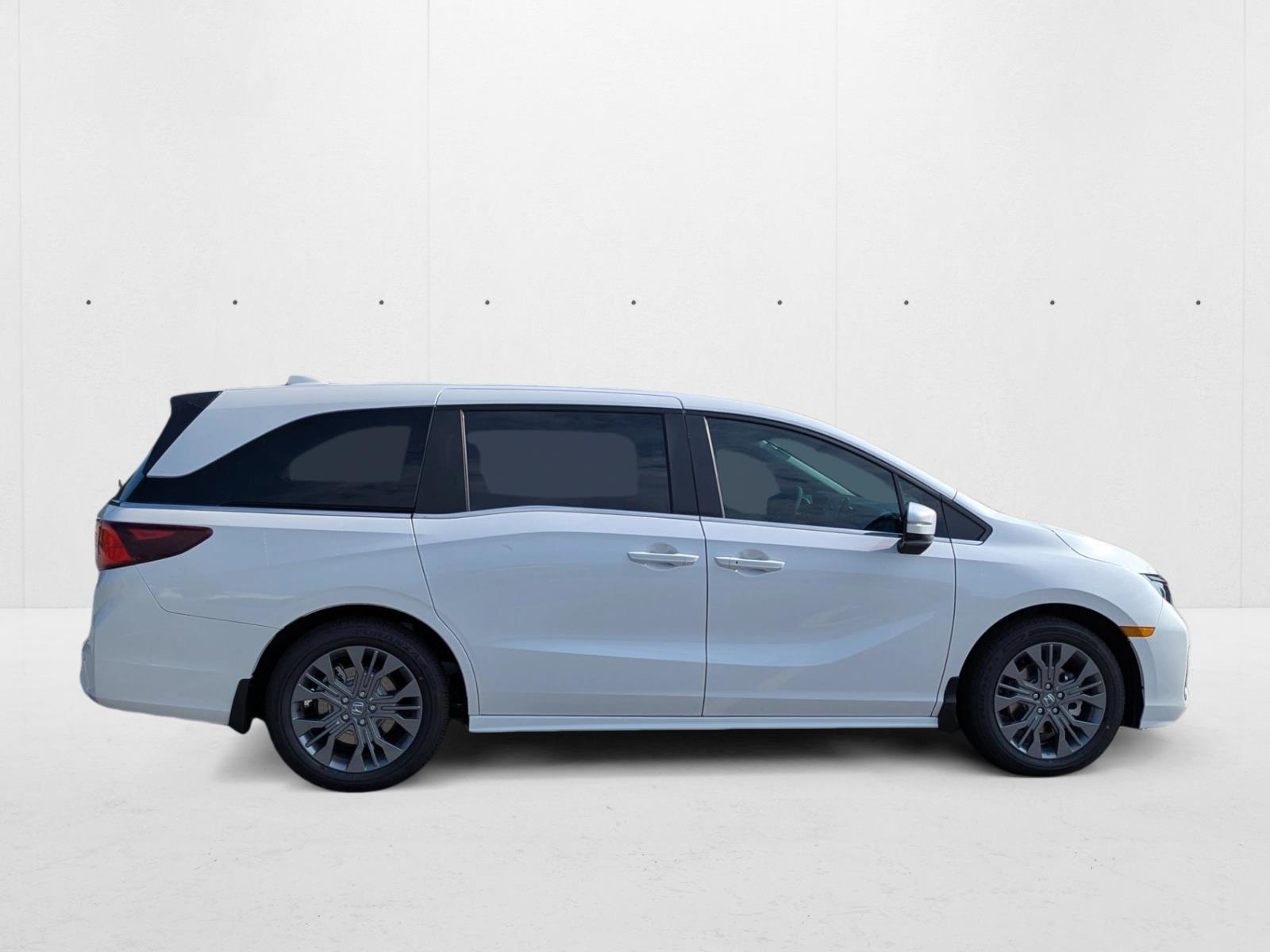 2026 Honda Odyssey Touring photo 3