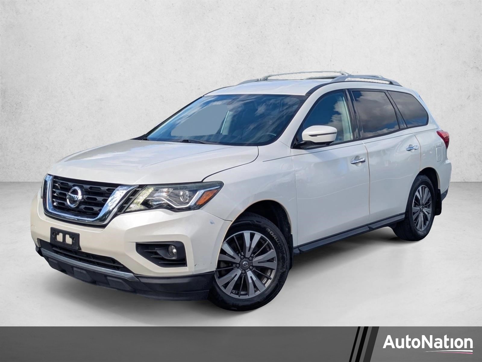 2017 Nissan Pathfinder SL 4WD's photo