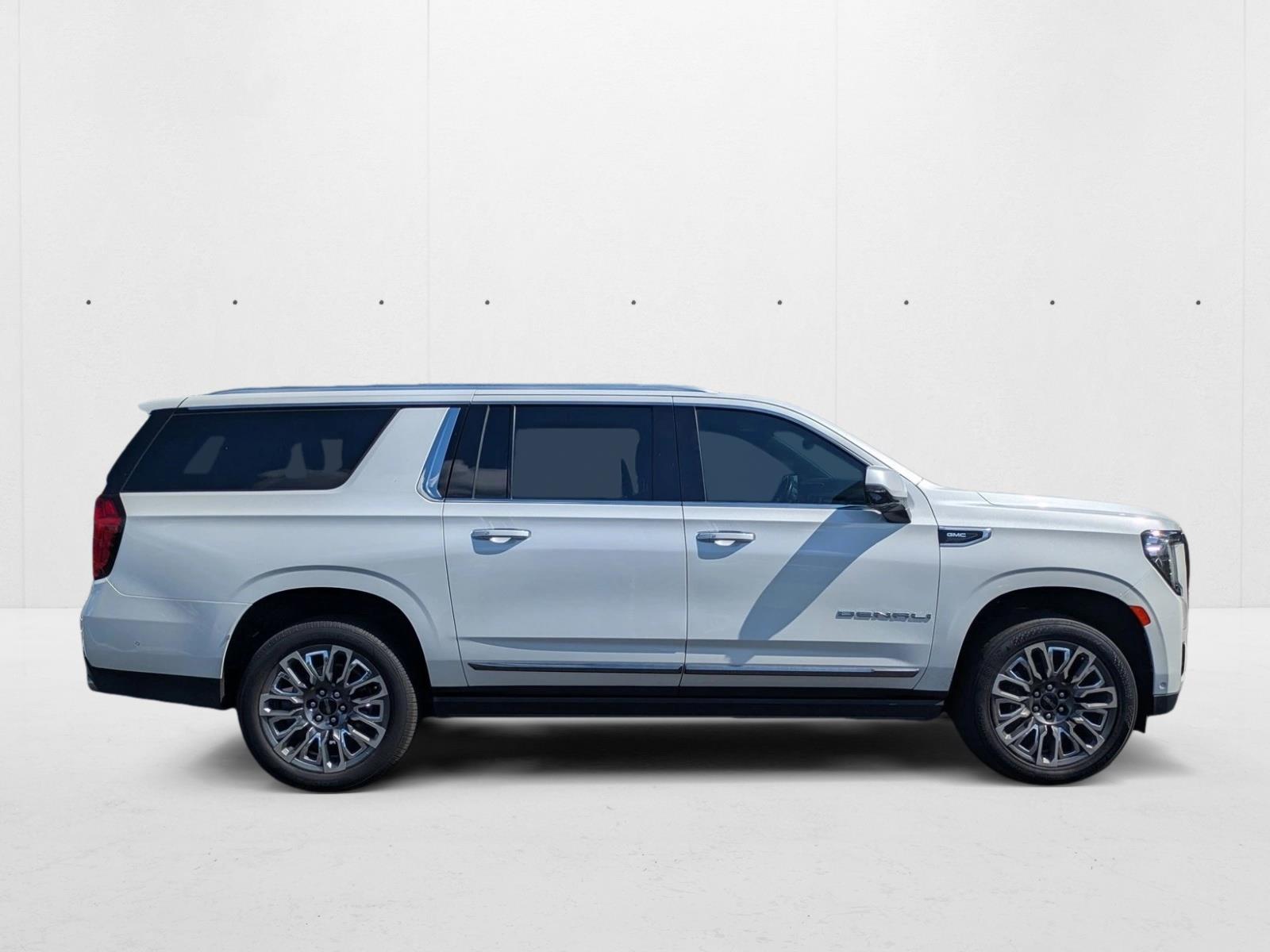 2023 Gmc Yukon XL Denali Ultimate photo 3