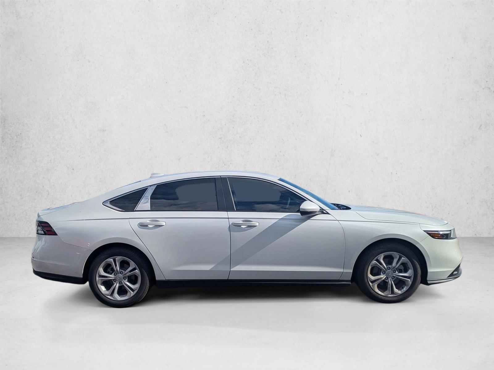 2025 Honda Accord LX photo 4