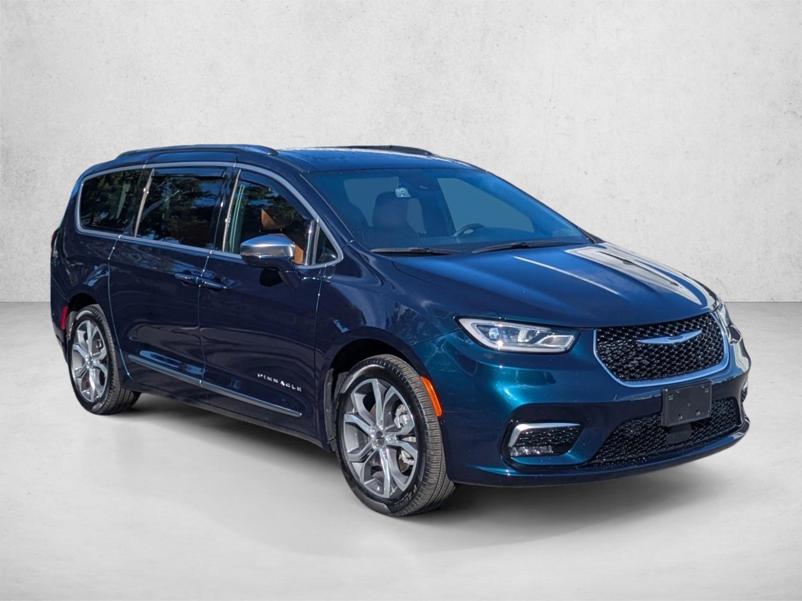 2024 Chrysler Pacifica Pinnacle photo 3