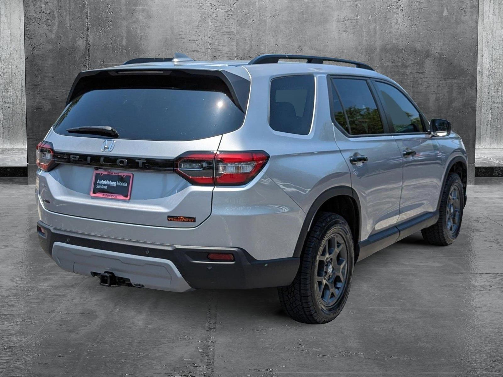 2025 Honda Pilot TrailSport photo 2