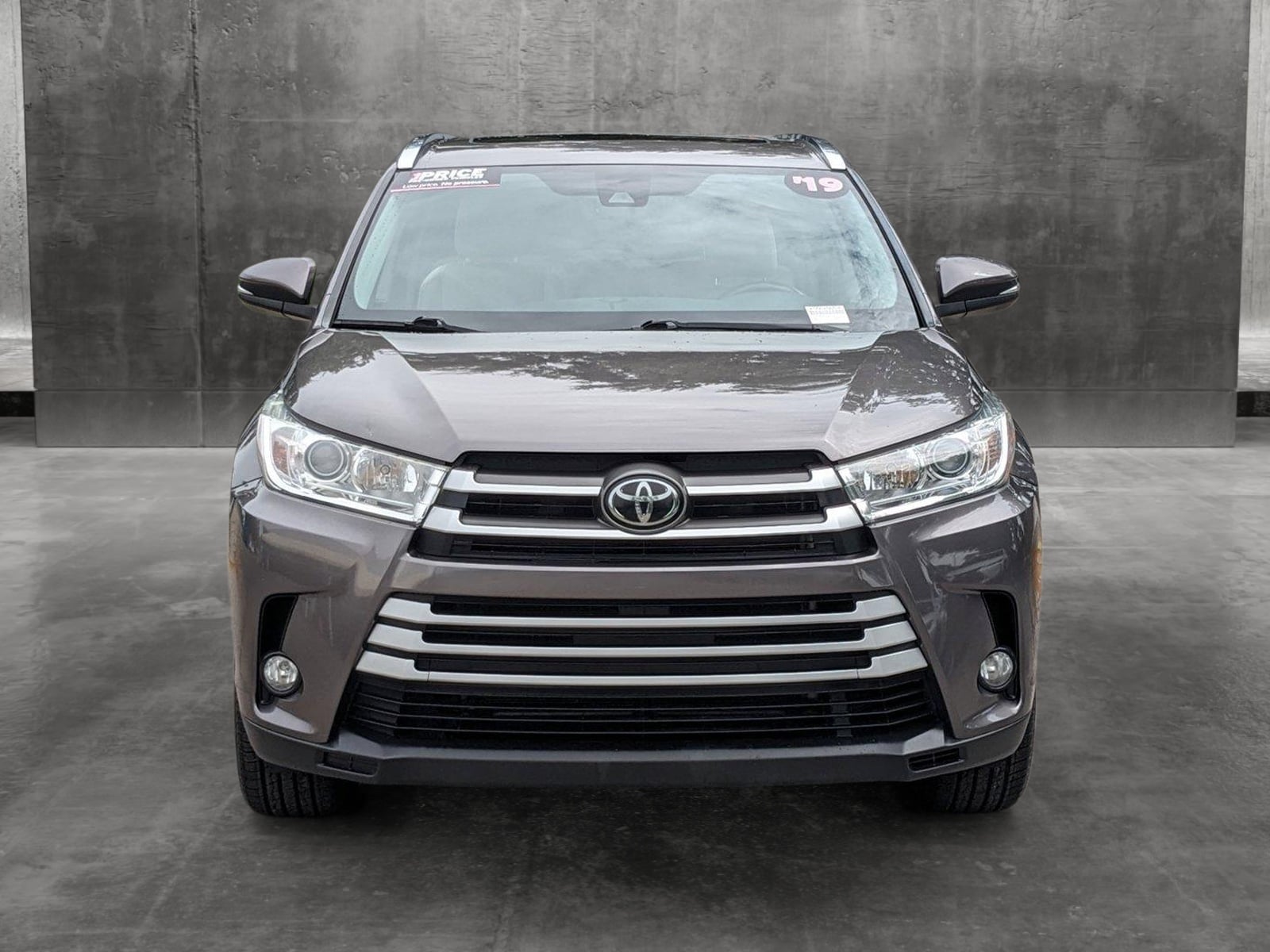 Used 2019 Toyota Highlander XLE with VIN 5TDKZRFH6KS562565 for sale in Clearwater, FL