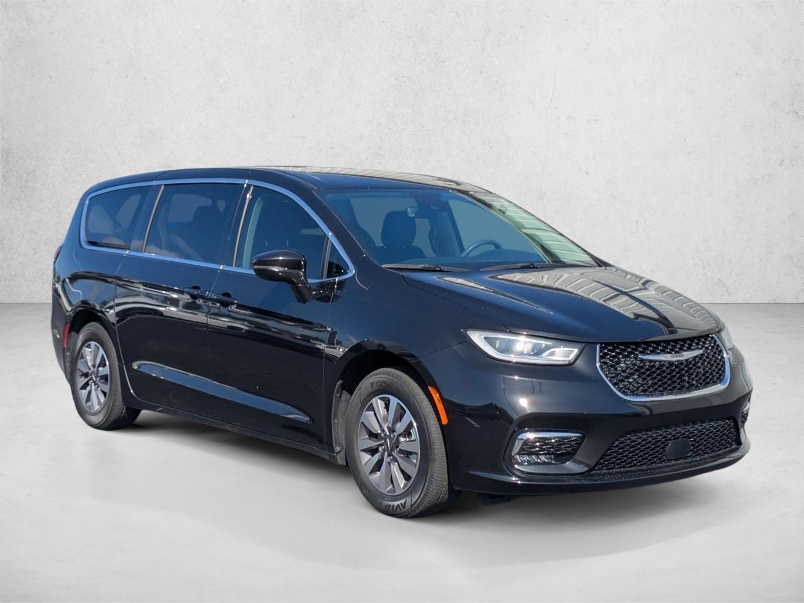 2022 Chrysler Pacifica Hybrid Touring L photo 3