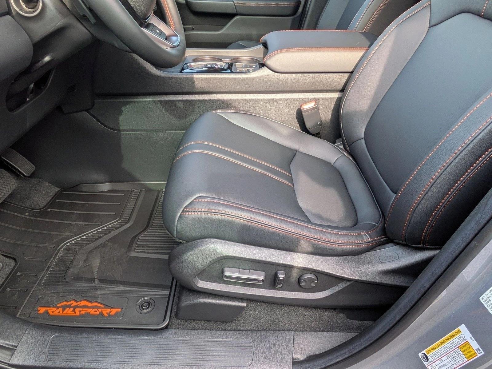 2025 Honda Pilot TrailSport photo 3