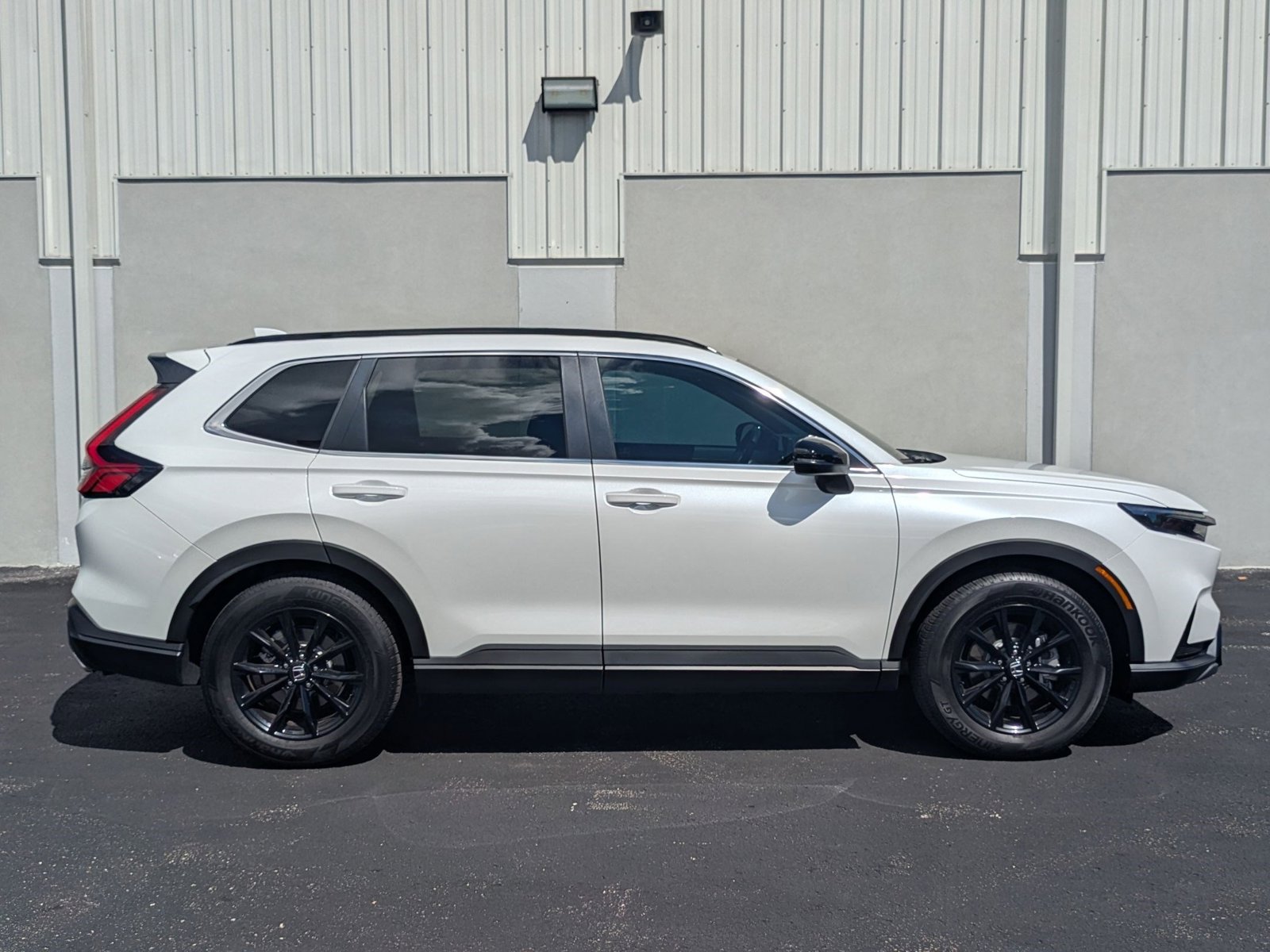 2025 Honda CR-V Hybrid Sport photo 3