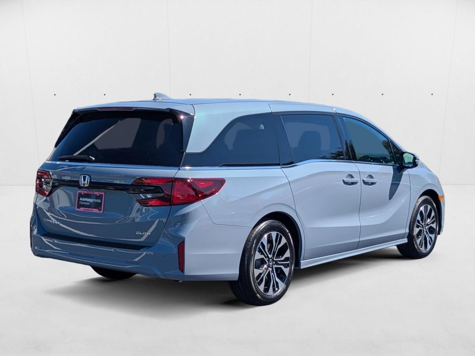 2026 Honda Odyssey Elite photo 2