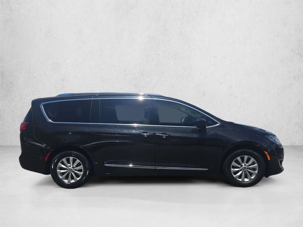 Used 2018 Chrysler Pacifica Touring L Van