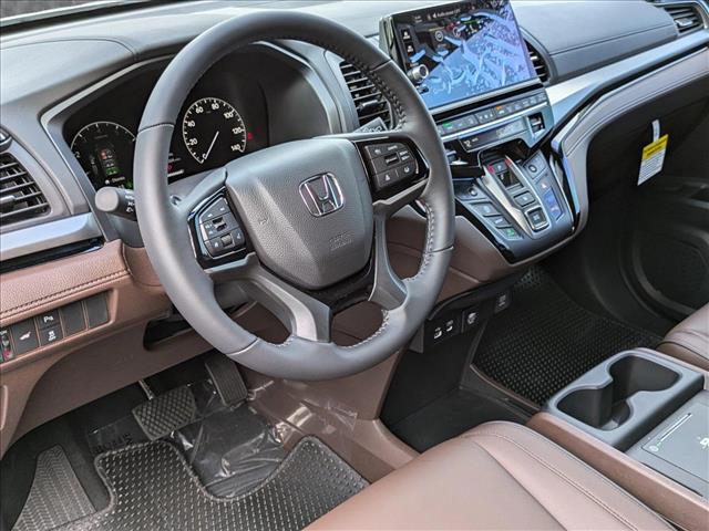 2025 Honda Odyssey Touring photo 3