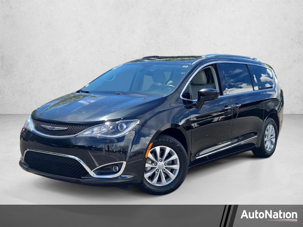 Used 2018 Chrysler Pacifica Touring L Van