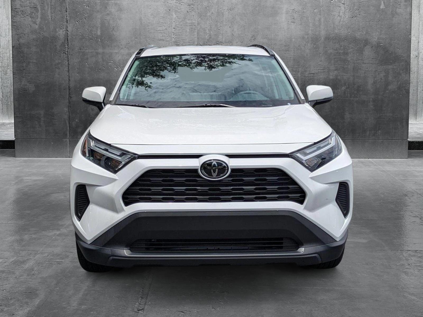 Used 2022 Toyota RAV4 XLE with VIN 2T3W1RFV6NW222415 for sale in Clearwater, FL
