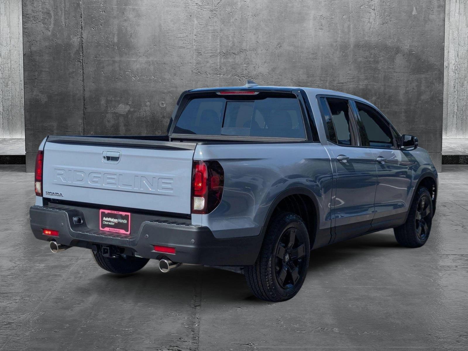 2025 Honda Ridgeline Black Edition photo 2
