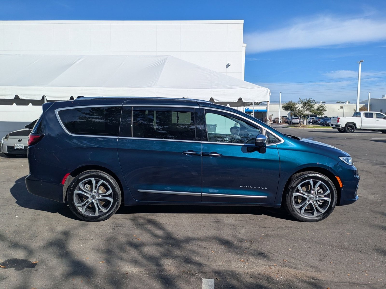 2024 Chrysler Pacifica Pinnacle photo 3
