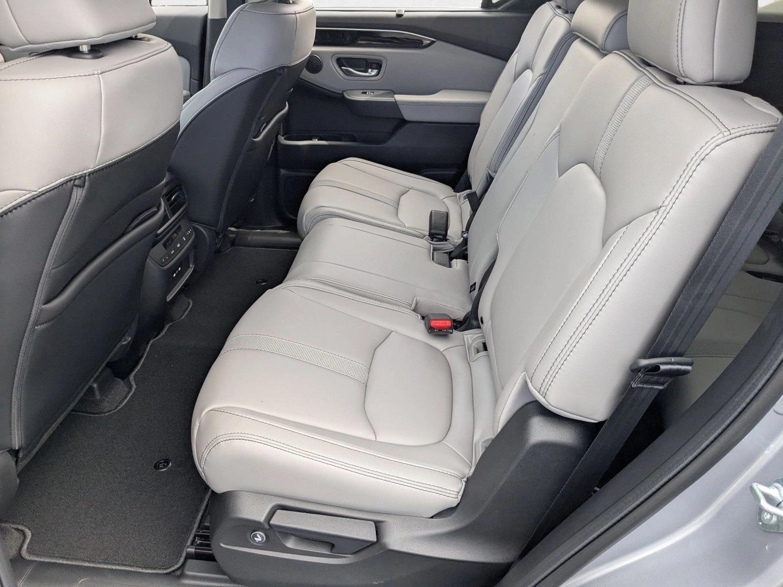 2025 Honda Pilot EX-L - Photo 14