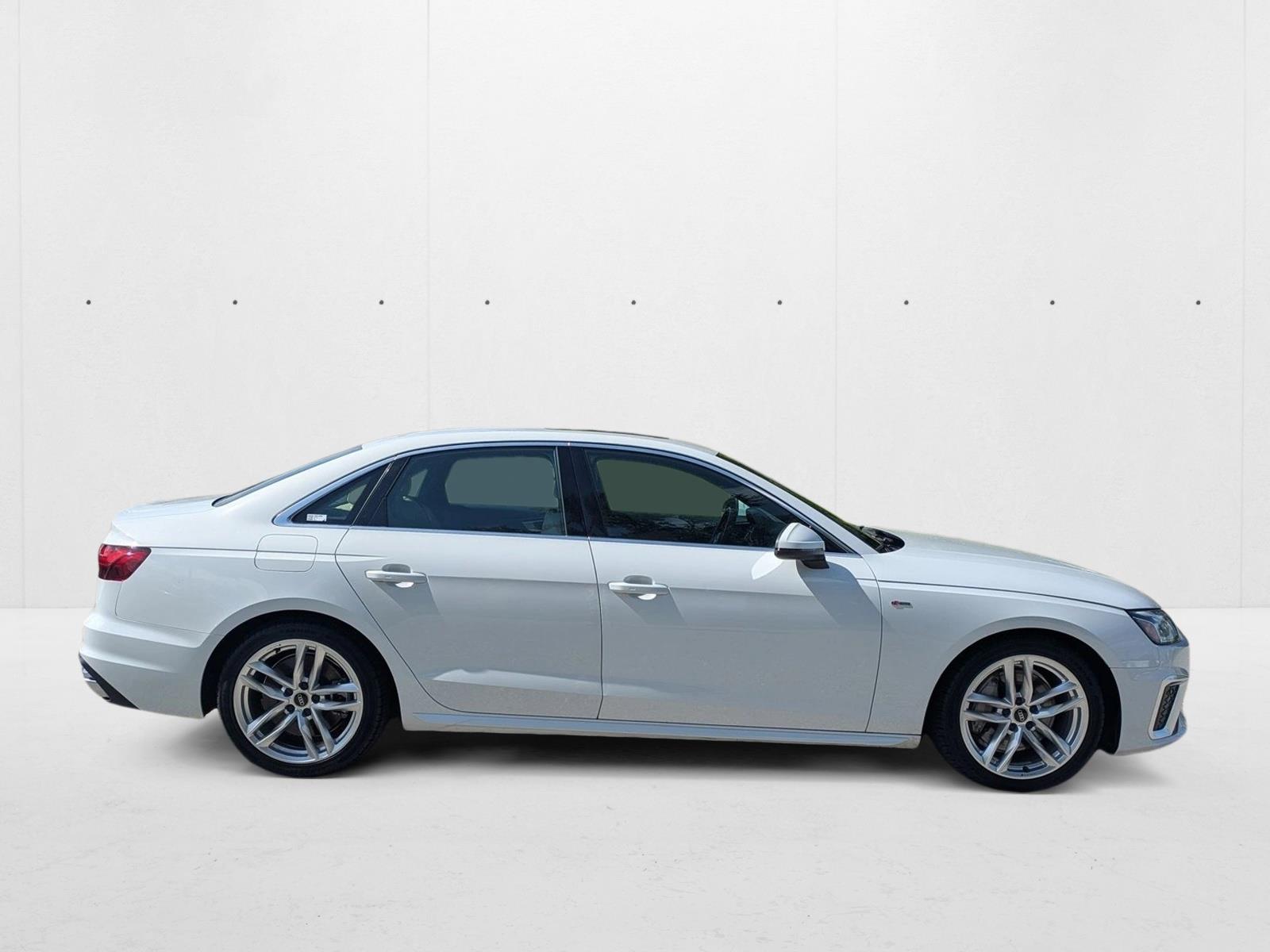 2022 Audi A4 S line Premium Plus 45 TFSI Quattro photo 2