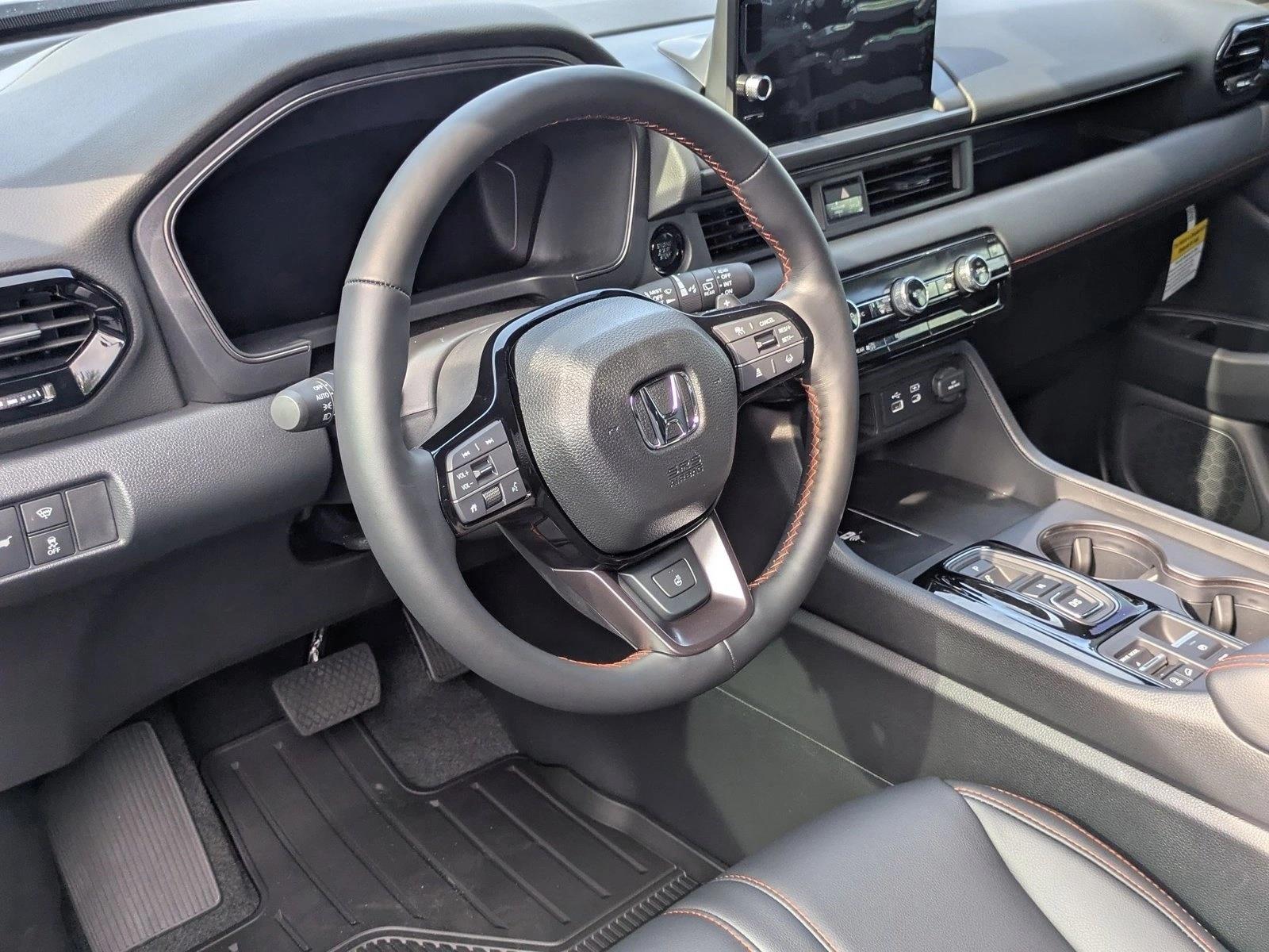 2025 Honda Pilot TrailSport photo 2