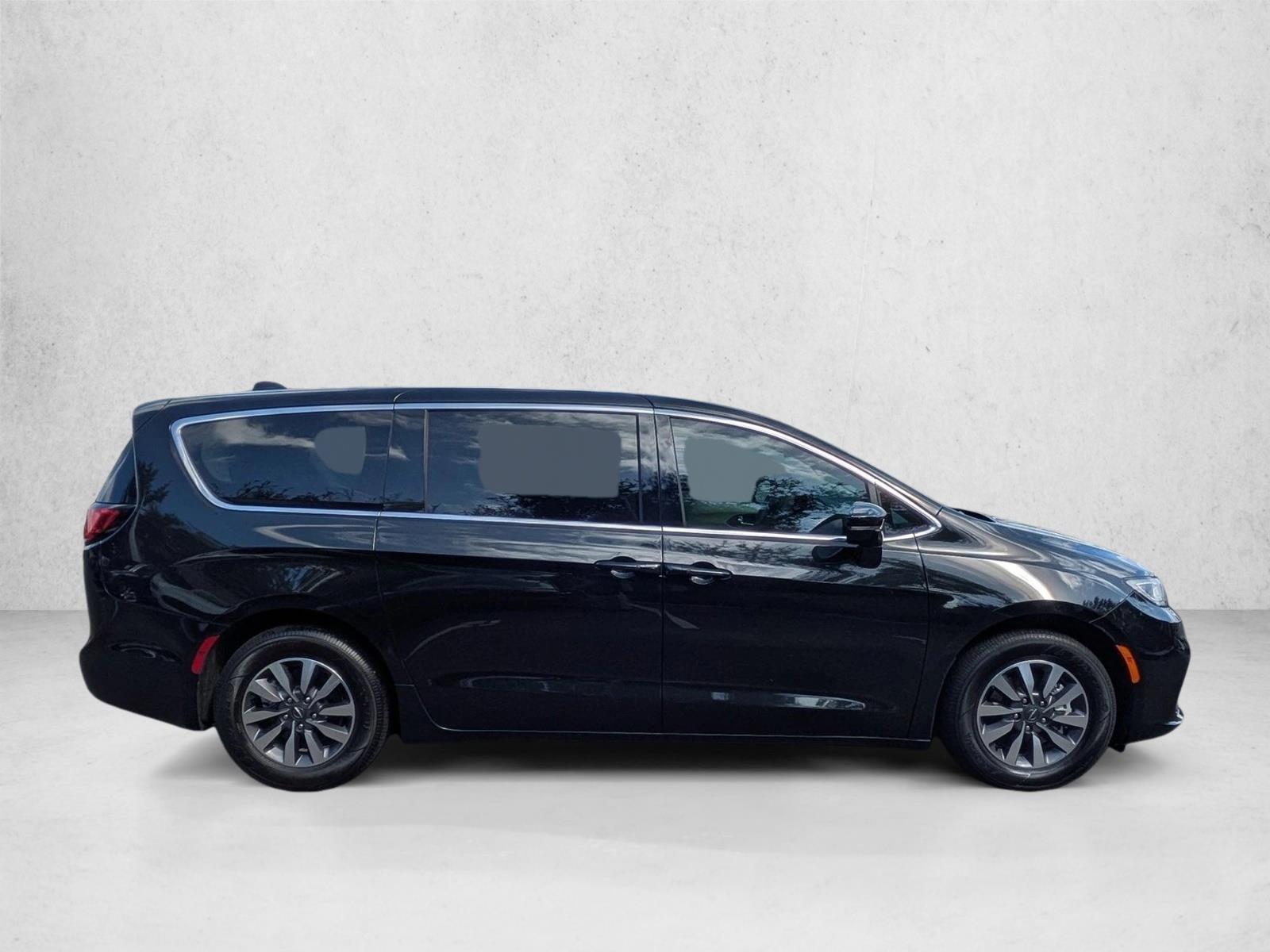 2022 Chrysler Pacifica Hybrid Touring L photo 4