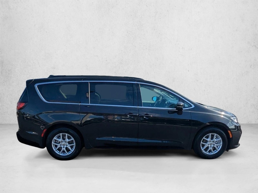 Used 2022 Chrysler Pacifica Touring L Van Passenger Van