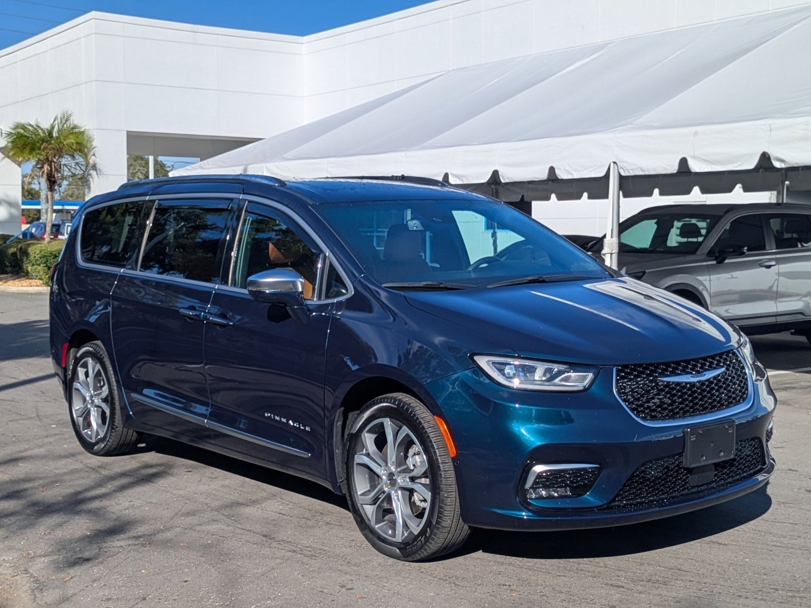 2024 Chrysler Pacifica Pinnacle photo 2