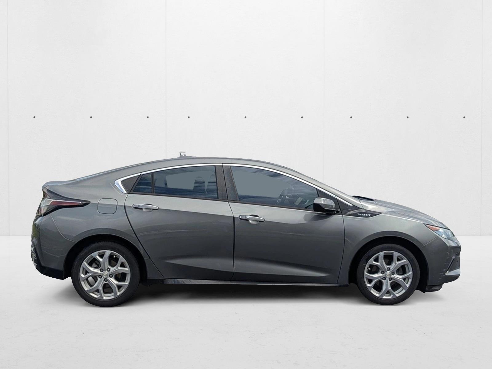 2017 Chevrolet Volt Premier photo 3