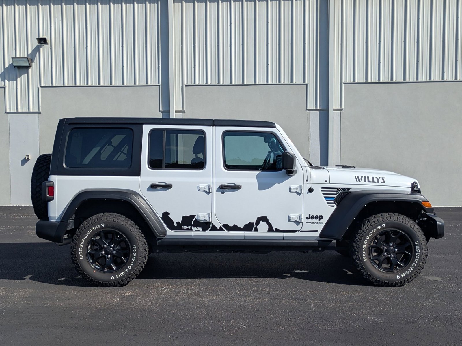 2022 Jeep Wrangler Unlimited Willys photo 4