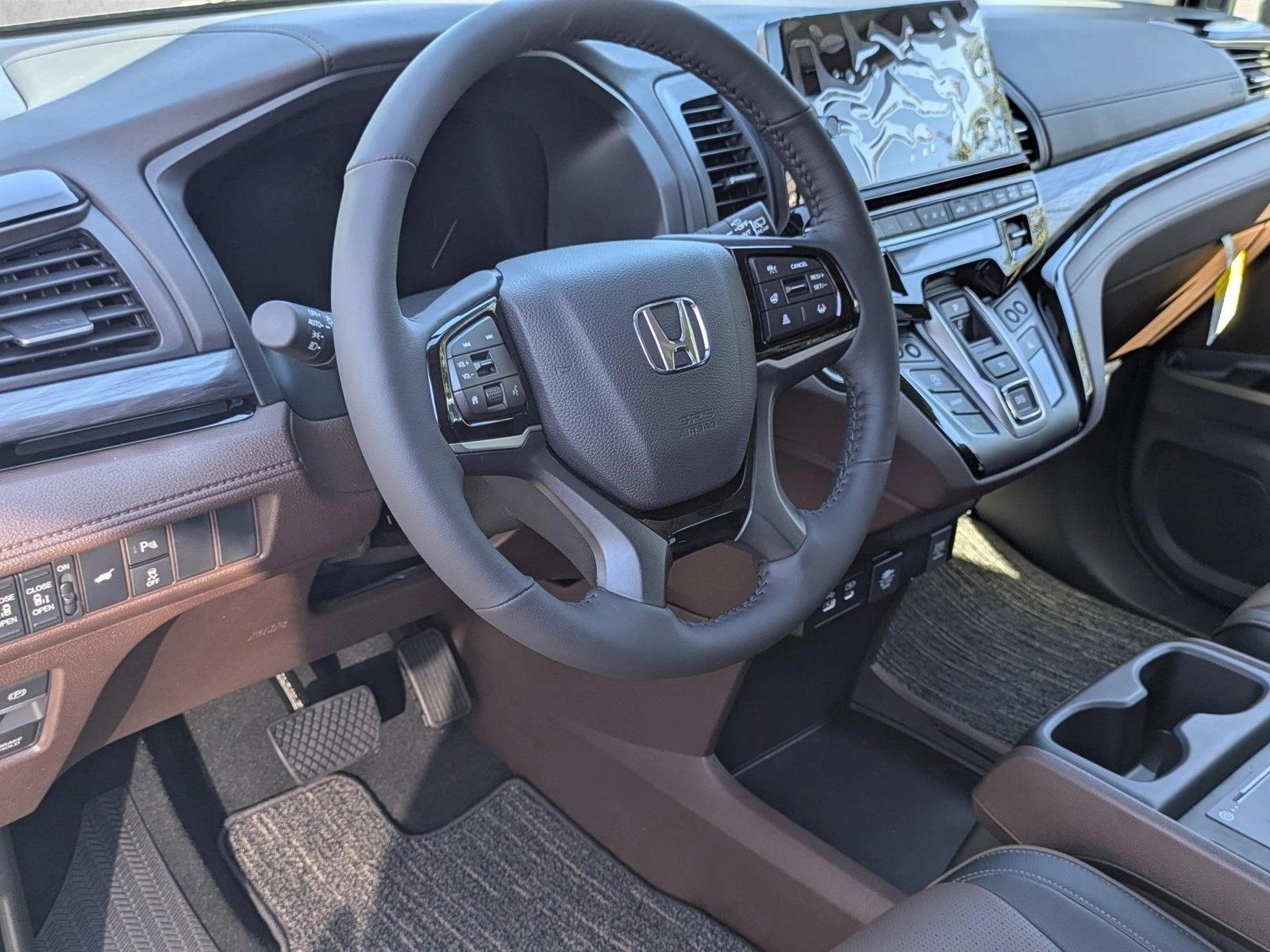 2026 Honda Odyssey Elite photo 3