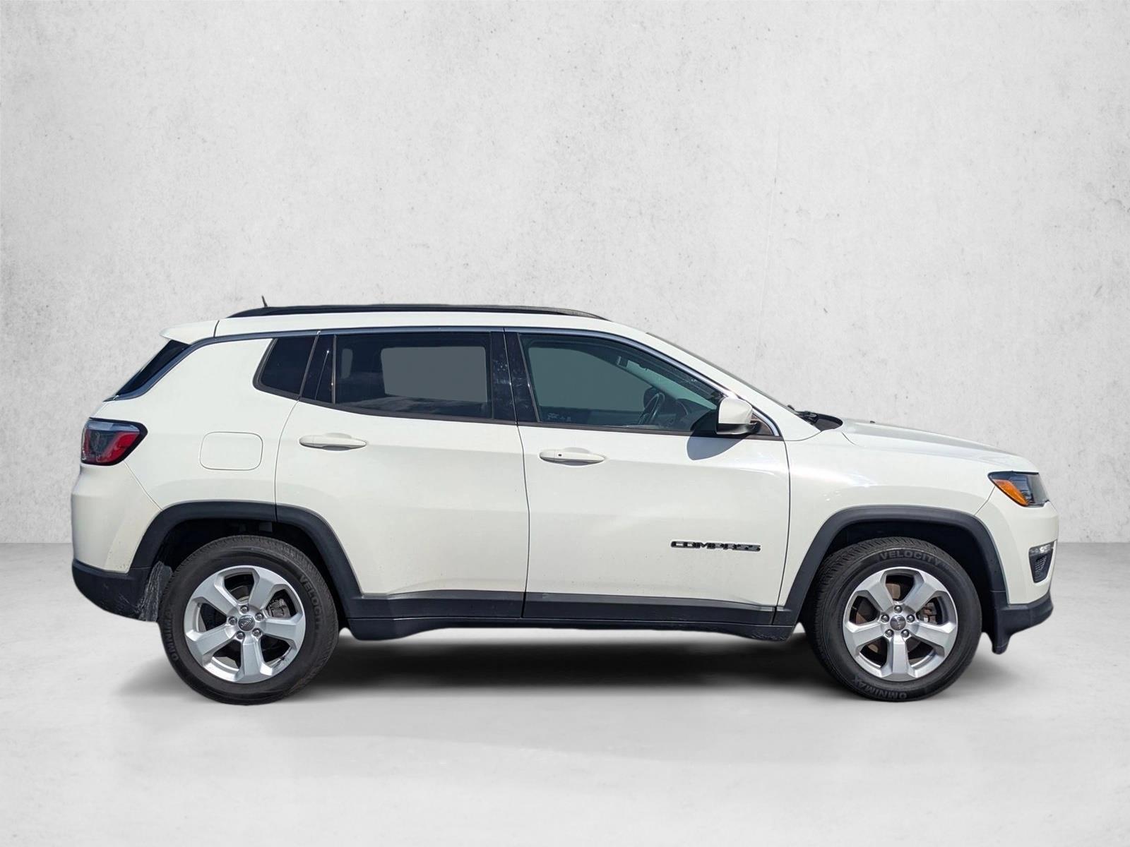 2020 Jeep Compass Latitude photo 3