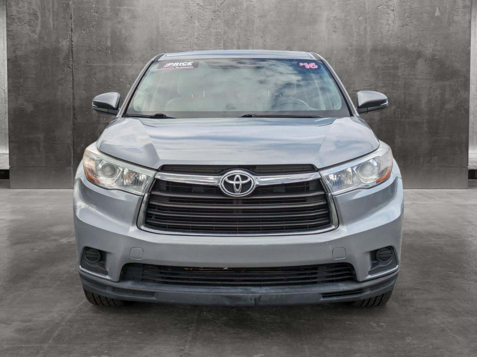 Used 2016 Toyota Highlander LE with VIN 5TDBKRFH4GS307568 for sale in Clearwater, FL